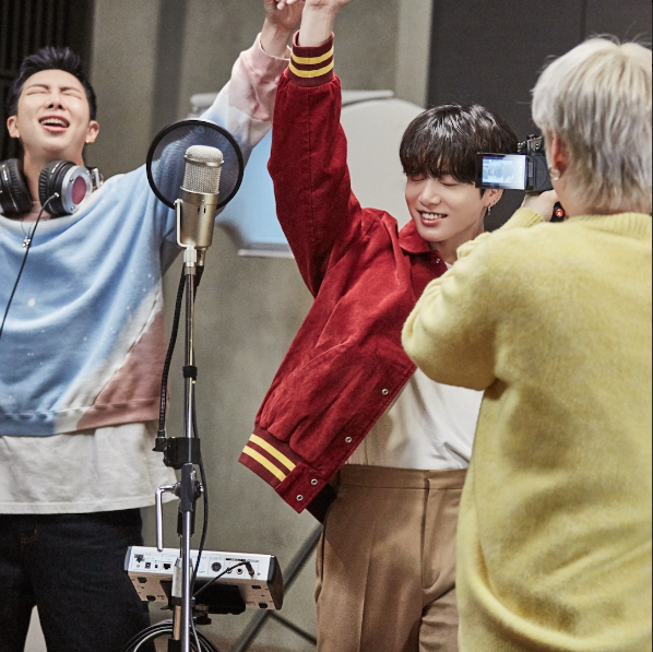 BTS nutzt die ISOVOX 2 Gesangskabine im Studio wahrend der Aufnahme des neuen Albums