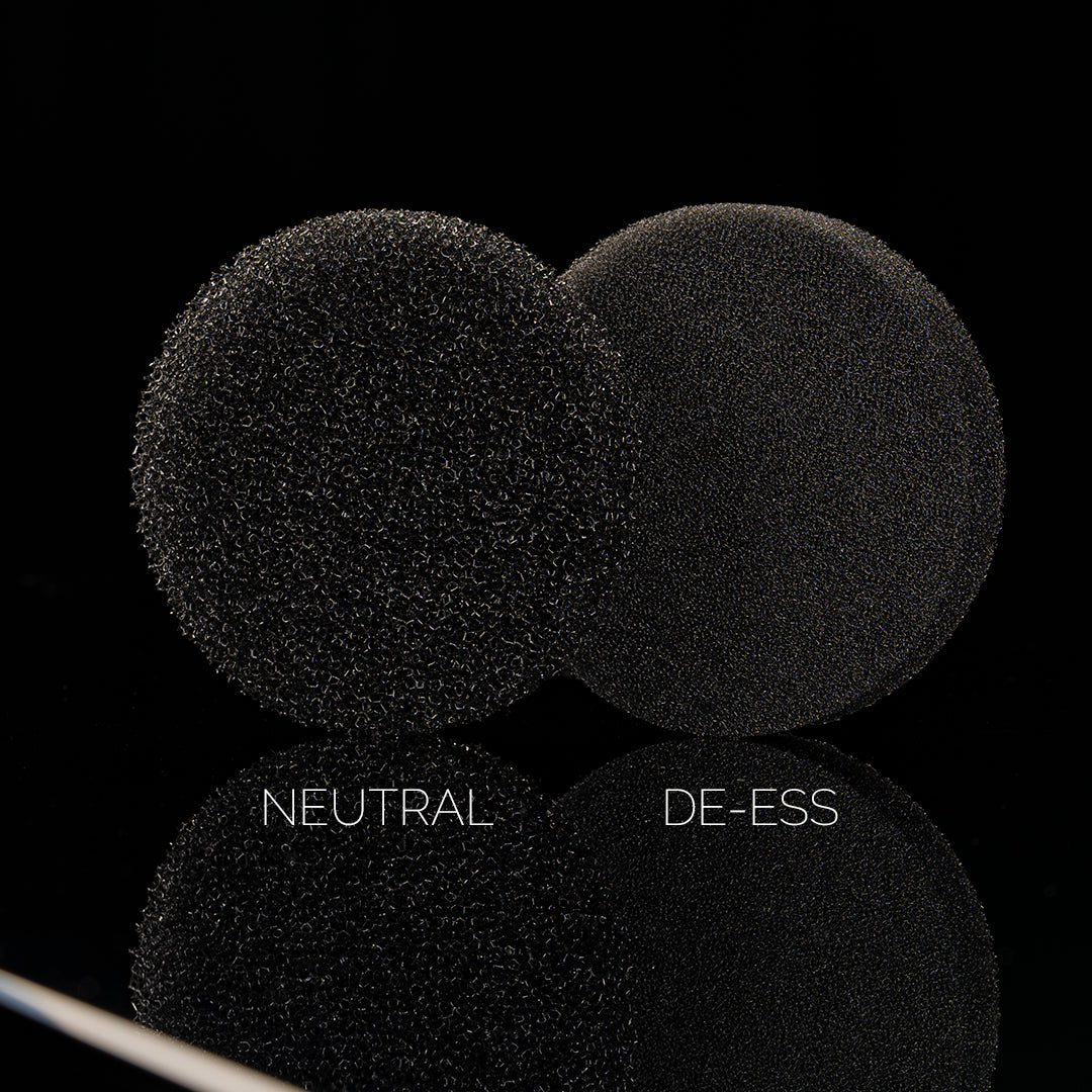 Exchangeable pro filters with neutral and de-esser for a premium pop filter